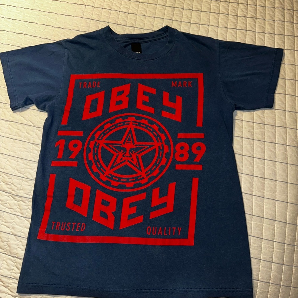 Men’s Obey T-shirt‎ Small